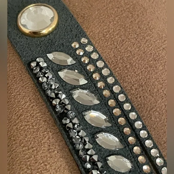 Swarovski Crystal Multi-Strand Wrap Bracelet Black (Swan Logo Snap) - Picture 11 of 11